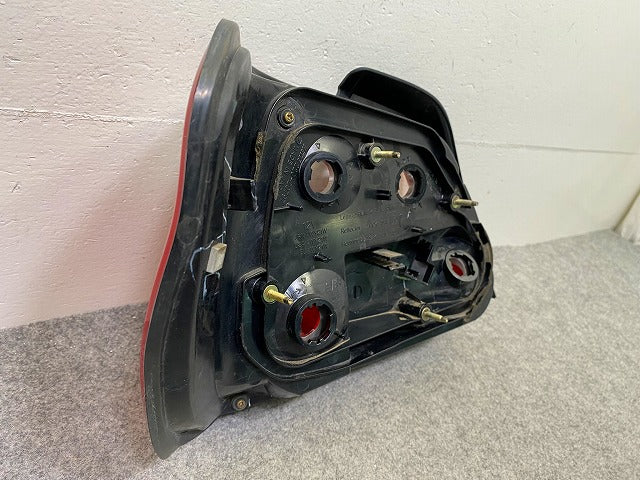 インプレッサ WRX-STI GDB/GDA 純正 右 テールランプ/ライト/レンズ ハロゲン KOITO 220-20797 スバル(148674)