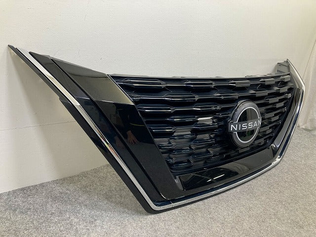 エクストレイル/X-TRAIL T33/SNT33 純正 フロント グリル/ラジエーターグリル カメラ穴付 62310 6RU0A/B/C/D ブラック 日産(148698)