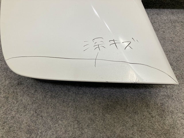 プリウス 50系/ZVW50/ZVW51/ZVW55 純正 前期 リア ガーニッシュ バックドアガーニッシュ 76801-47110/76811-47120 ホワイト 070(148700)