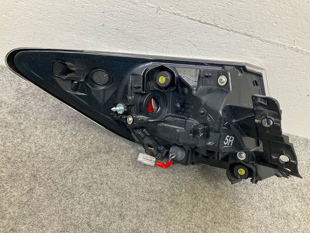カローラ スポーツ 210系/NRE210H/NRE214H/ZWE211H/ZWE213H/ZWE219H 純正 右 テールランプ/ライト/レンズ LED 刻印5R 81551-12D21(148717)