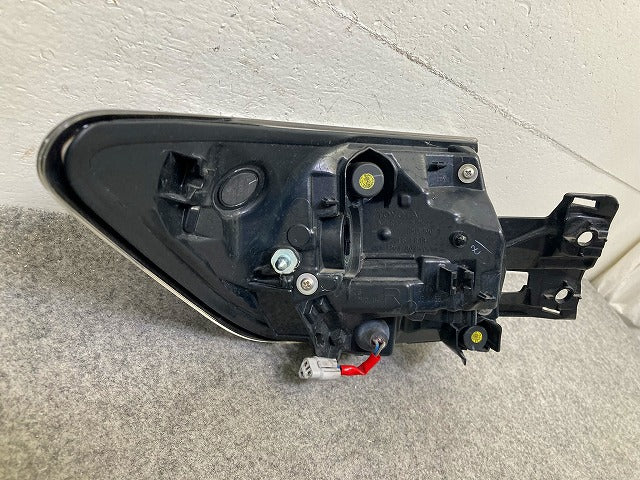 カローラ スポーツ 210系/NRE210H/NRE214H/ZWE211H/ZWE213H/ZWE219H 純正 右 テールランプ/ライト/レンズ LED 刻印5R 81551-12D21(148717)