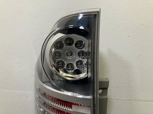 ヴォクシー VOXY 70系/ZRR70G/ZRR75G/ZRR70W/ZRR75W 純正 前期 左 テールランプ/ライト/レンズ LED ICHIKOH 28-199 81561-28441(148721)