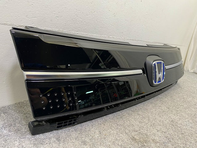 新車取り外し!フリード エアー/e:HEV/GT5/GT7 純正 フロント グリル/ラジエーターグリル 71202-33F-J01-M1 ブラック ホンダ(148723)