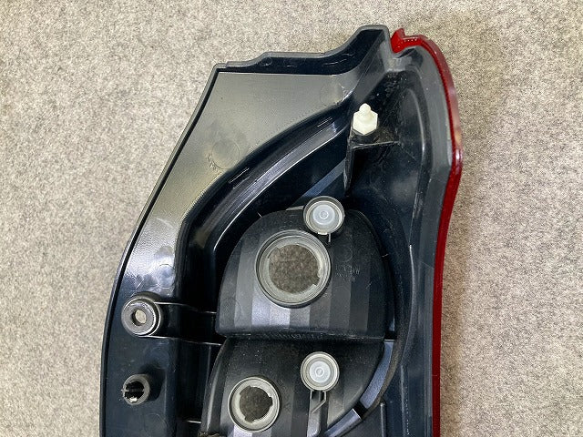 アルト HA25S/HA25V 純正 左 テールランプ/ライト/レンズ ハロゲン TOKAIDENSO 35603-64L0 35670-64L00 スズキ(148730)