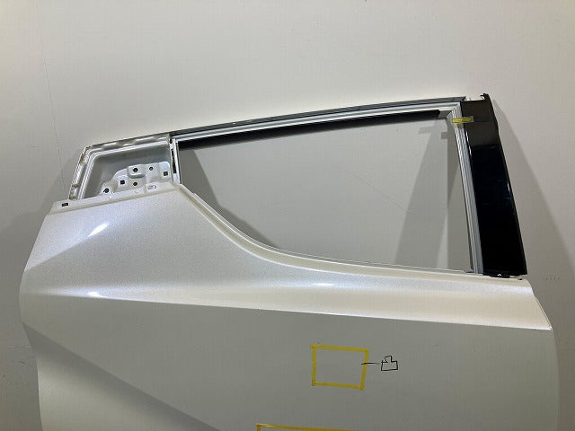 C-HR/CHR ZYX10/NGX10/NGX50 純正 右 リア ドア ホワイトパールクリスタルシャイン 070 トヨタ(148785)