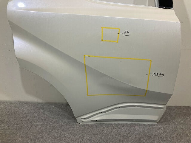 C-HR/CHR ZYX10/NGX10/NGX50 純正 右 リア ドア ホワイトパールクリスタルシャイン 070 トヨタ(148785)