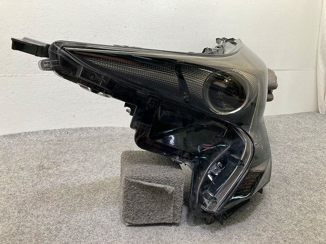 プリウス 50系/ZVW50/ZVW51/ZVW55 純正 前期 左 ヘッドライト/ランプ LED 刻印C3 KOITO 47-75 トヨタ(148786)