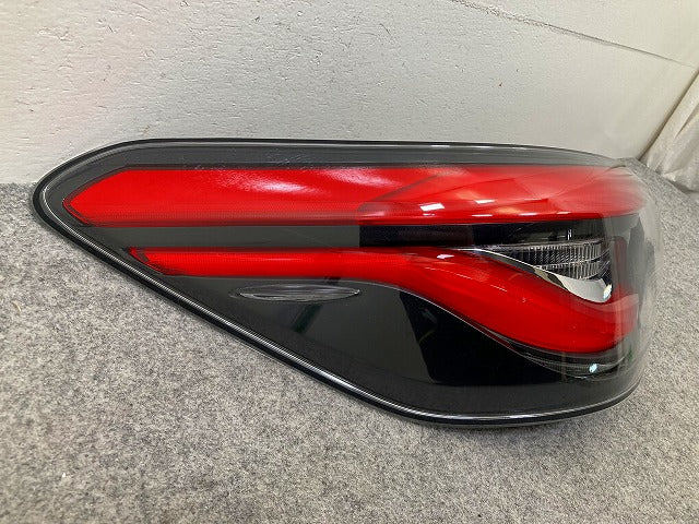 トヨタ　 クラウンハイブリッドARS220　 AZSH21　左テールランプ　新品 クラウン 220系/ARS220/AZSH20/AZSH21/GWS224 純正 前期 左