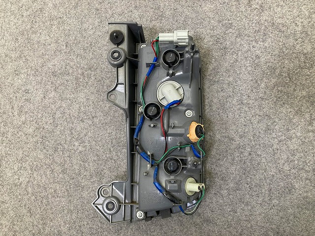 エルグランド ハイウェイスター E52/PE52/PNE52/TE52/TNE52 純正 前期 左 テールランプ/ライト/レンズ LED STANLEY P8960 日産(148819)