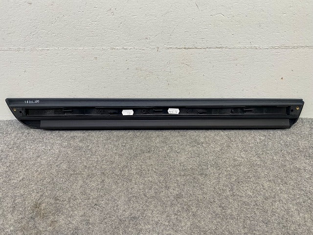 新品!A4(B6/B7) 8E系 純正 左 リア ドア モール/プロテクター ロア 8E0.853969 8E08539697DL アウディ(148822)