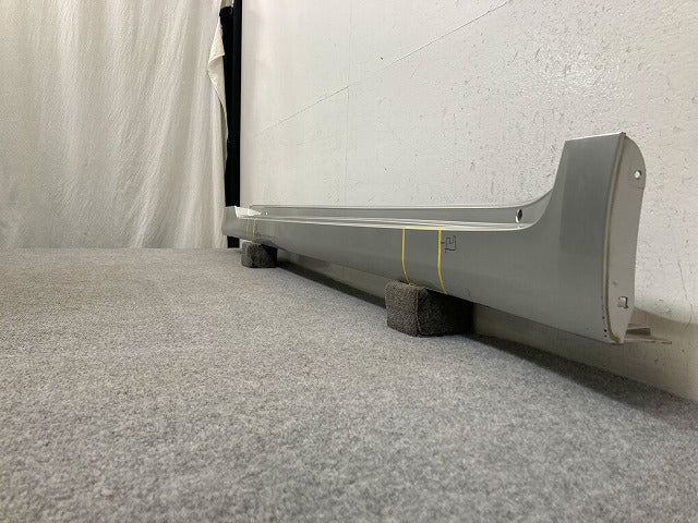 クラウン 210系/ARS210/GRS210/GRS211/GRS214/AWS210/AWS211 純正 左 サイドステップ/サイドスカート 75860-30380 グレー トヨタ(148853)
