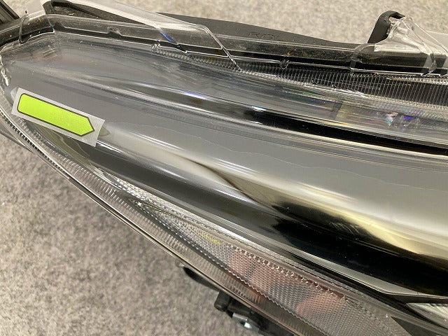 カローラ ツーリング NRE210W/ZRE212W/ZWE211W/ZWE214W 純正 前期 右 ヘッドライト/ランプ LED 刻印M KOITO 12-632 81105-12M50(148875)
