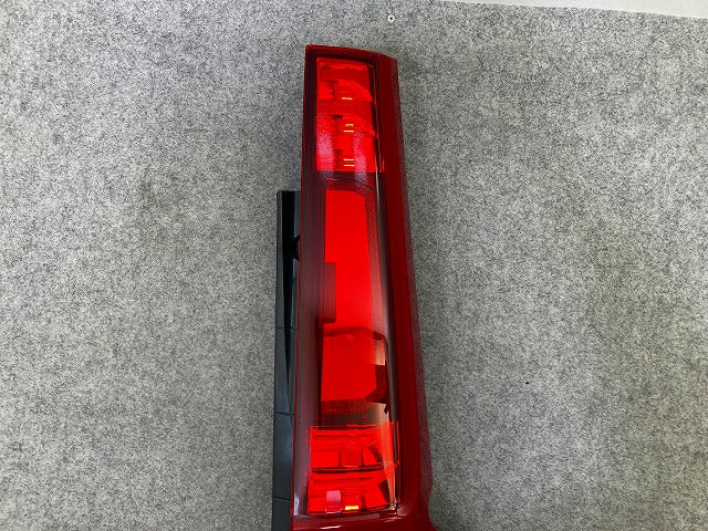 ルーミー/タンク/ジャスティ M900A/910A/900F/910F 純正 前期 右テールランプ/ライト ハロゲン 刻印M KOITO 220-69047 81551-B1190(148878)
