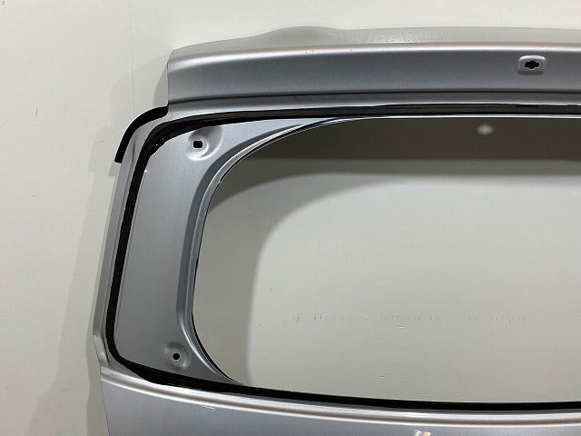 ラクティス NCP100/NCP105/SCP100 純正 リアゲート/バックドア/リアハッチ シルバーマイカメタリック 1E7 トヨタ(148895)