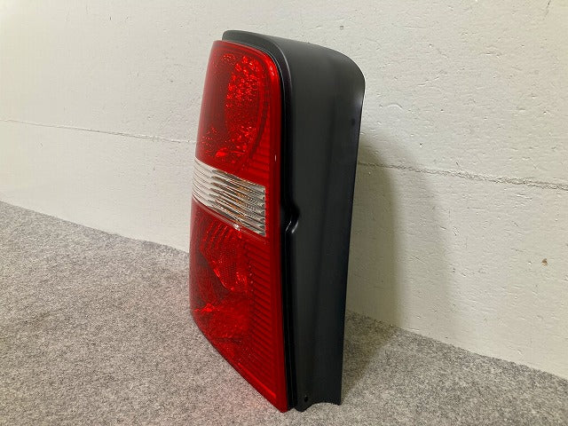 新品!トゥーラン 1T系 2004~ 純正 左 テールランプ/ライト/レンズ ハロゲン HELLA 1T0 945 257 1T0 945 095 G フォルクスワーゲン(148896)