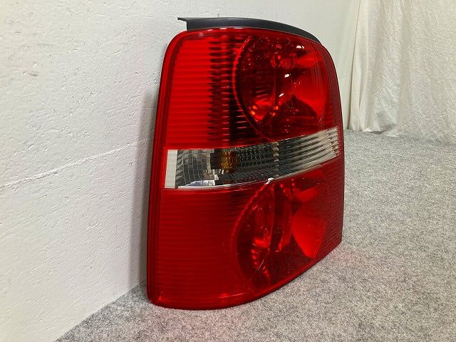 新品!トゥーラン 1T系 2004~ 純正 左 テールランプ/ライト/レンズ ハロゲン HELLA 1T0 945 257 1T0 945 095 G フォルクスワーゲン(148897)