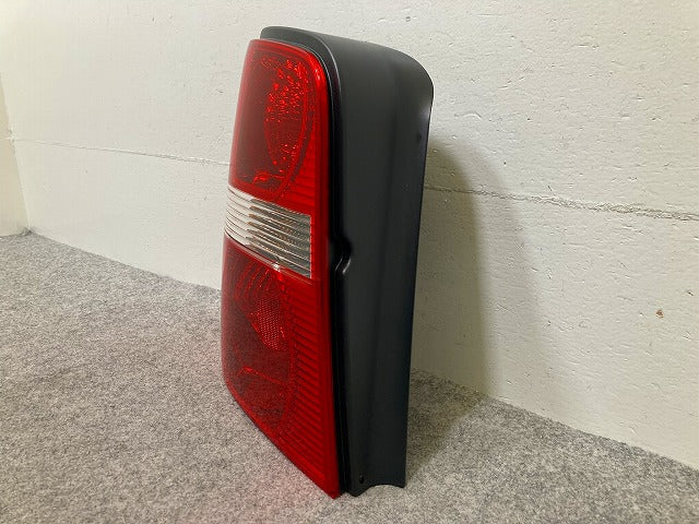 新品!トゥーラン 1T系 2004~ 純正 左 テールランプ/ライト/レンズ ハロゲン HELLA 1T0 945 257 1T0 945 095 G フォルクスワーゲン(148897)