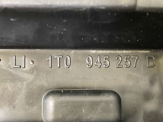 新品!トゥーラン 1T系 2004~ 純正 左 テールランプ/ライト/レンズ ハロゲン HELLA 1T0 945 257 1T0 945 095 G フォルクスワーゲン(148897)