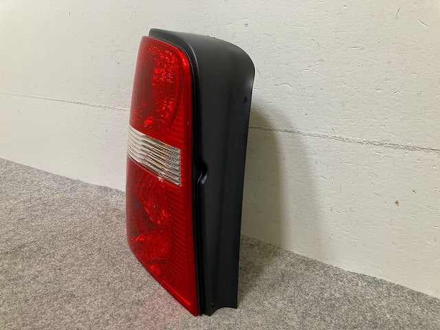 新品!トゥーラン 1T系 2004~ 純正 左 テールランプ/ライト/レンズ ハロゲン HELLA 1T0 945 257 1T0 945 095 G フォルクスワーゲン(148898)