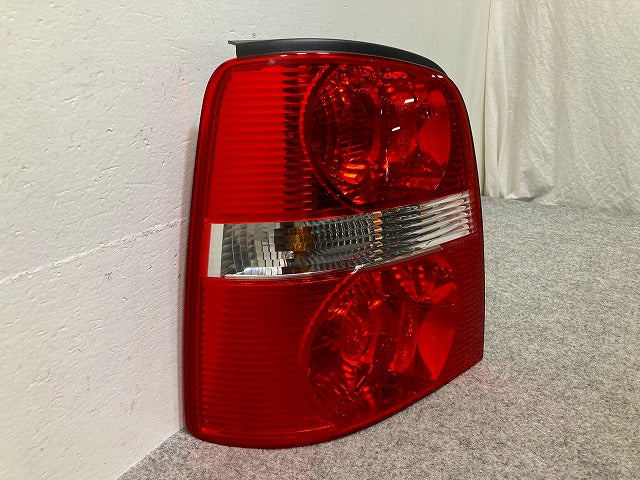 新品!トゥーラン 1T系 2004~ 純正 左 テールランプ/ライト/レンズ ハロゲン HELLA 1T0 945 257 1T0 945 095 G フォルクスワーゲン(148899)