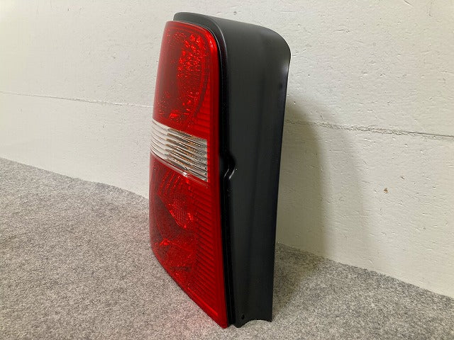 新品!トゥーラン 1T系 2004~ 純正 左 テールランプ/ライト/レンズ ハロゲン HELLA 1T0 945 257 1T0 945 095 G フォルクスワーゲン(148899)