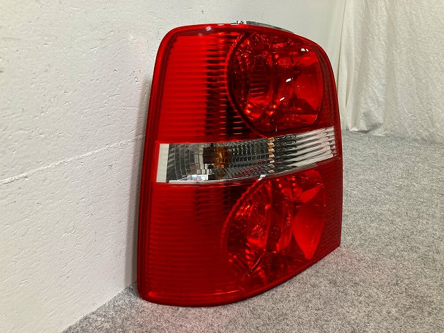 新品!トゥーラン 1T系 2004~ 純正 左 テールランプ/ライト/レンズ LED HELLA 1T0 945 257 1T0 945 095 G フォルクスワーゲン(148901)