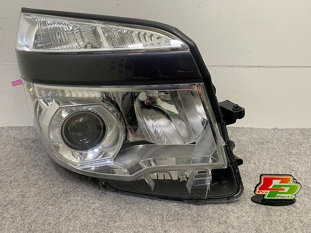 ジャンク!ヴォクシー VOXY 70系/ZRR70W/ZRR75W 純正 後期 右 ヘッドライト/ランプ キセノン HID AFS無 刻印V KOITO 28-226 トヨタ(148902)