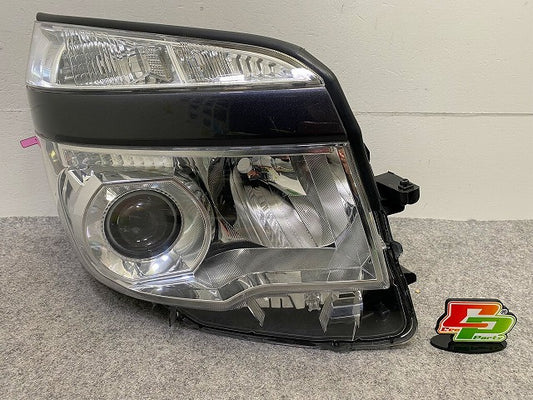 ジャンク!ヴォクシー VOXY 70系/ZRR70W/ZRR75W 純正 後期 右 ヘッドライト/ランプ キセノン HID AFS無 刻印V KOITO 28-226 トヨタ(148902)