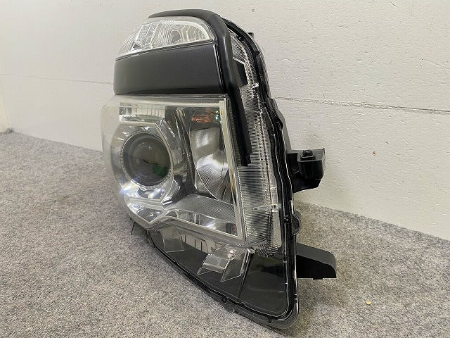 ジャンク!ヴォクシー VOXY 70系/ZRR70W/ZRR75W 純正 後期 右 ヘッドライト/ランプ キセノン HID AFS無 刻印V KOITO 28-226 トヨタ(148902)