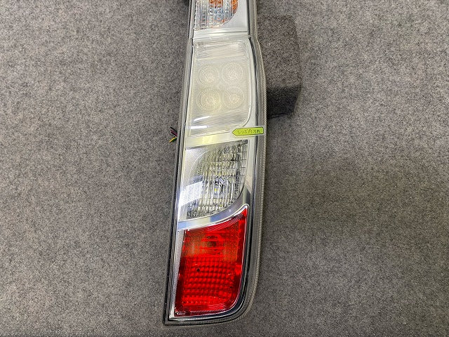 ムーヴ カスタム LA100S/LA110S 純正 右 テールランプ/ライト/レンズ LED ICHIKOH D098 ダイハツ(148905)