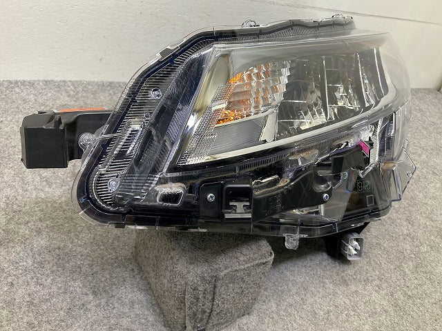 ノア NOAH 90系/MZRA90W/MZRA95W/ZWR90W/ZWR95W 純正 左 ヘッドライト/ランプ LED レベライザー 刻印N2 ICHIKOH V1-1 トヨタ(148934)