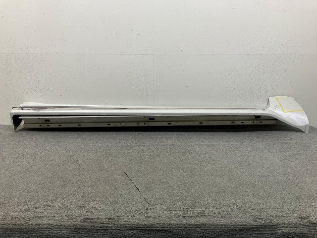 ランドクルーザー/ランクル FJA300W/VJA300W 純正 右 サイドステップ/サイドスカート 51773-60280 76621-60210 ホワイトパール 090(148935)