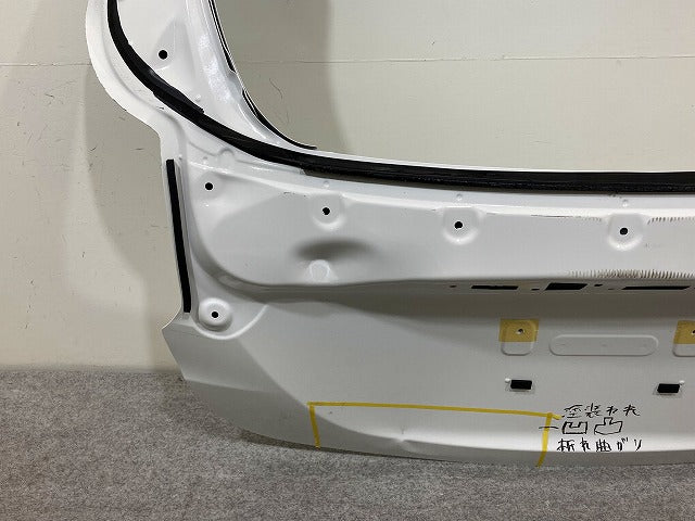 ジャンク!ヤリス KSP210/MXPA10/MXPA15/MXPH10/MXPH15 MXPH14/MXPH17 純正 リアゲート/バックドア/リアハッチ ホワイト 040 トヨタ(148973)