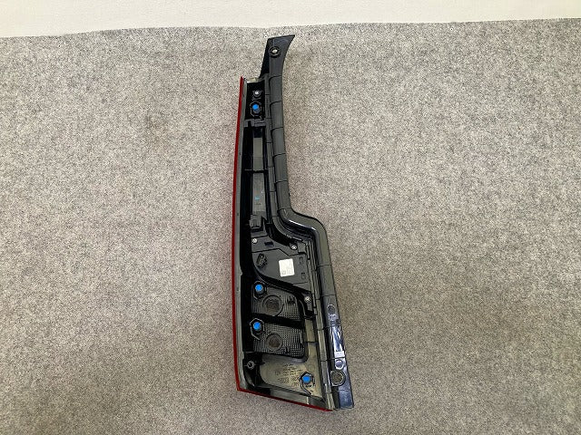 ムーヴ LA150S/LA160S 純正 右 テールランプ/ライト/レンズ LED ICHIKOH D161 81561-B2340 ダイハツ(148988)