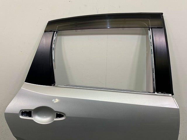 オーラ AURA/ノート NOTE FE13/FSNE13/E13/SNE13 純正 右 ドア バイザー付 ブリリアントシルバーメタリック K23 日産(149008)