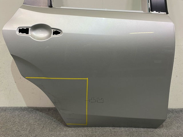 オーラ AURA/ノート NOTE FE13/FSNE13/E13/SNE13 純正 右 ドア バイザー付 ブリリアントシルバーメタリック K23 日産(149008)