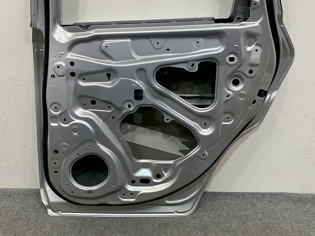 オーラ AURA/ノート NOTE FE13/FSNE13/E13/SNE13 純正 右 ドア バイザー付 ブリリアントシルバーメタリック K23 日産(149008)