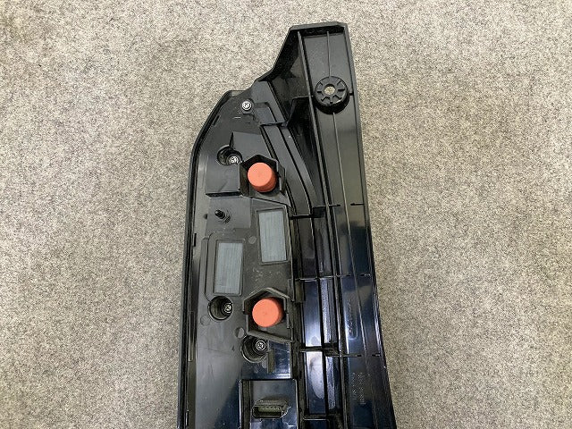 N-BOX/NBOX Nボックス カスタム/JF5/JF6 純正 右 テールランプ/ライト/レンズ LED 刻印B ICHIKOH D318 ホンダ(149029)
