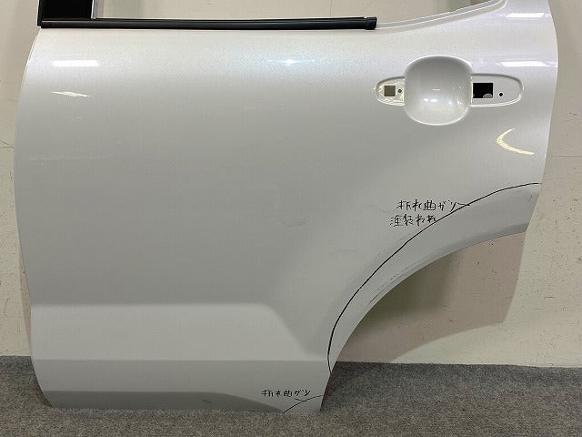 ライズ/ロッキー A200A/A210A/A201A/A202A A200S/A210S/A201S/A202S A201F 純正 左 リア ドア ホワイトパール W25 トヨタ(149052)