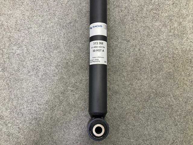 新品!A4 8E系 社外 リア ショック アブソーバー SACHS ザックス 313 368 313368 アウディ(149056)