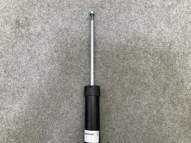 新品!A4 8E系 社外 リア ショック アブソーバー SACHS ザックス 313 368 313368 アウディ(149061)