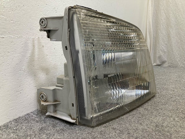 キャラバン E25/CQGE25/CWGE25/QE25/QGE25/SE25/SGE25 純正 右 ヘッドライト/ランプ ハロゲン KOITO 100-24774 日産(149089)