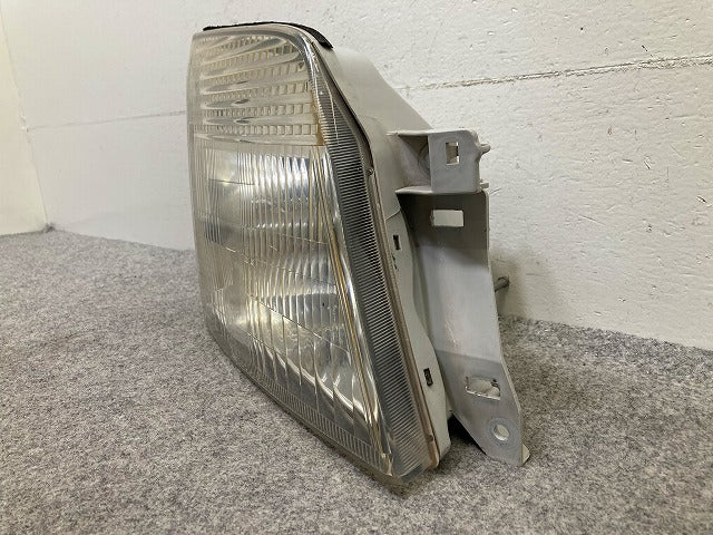 キャラバン E25/CQGE25/CWGE25/QE25/QGE25/SE25/SGE25 純正 右 ヘッドライト/ランプ ハロゲン KOITO 100-24774 日産(149089)