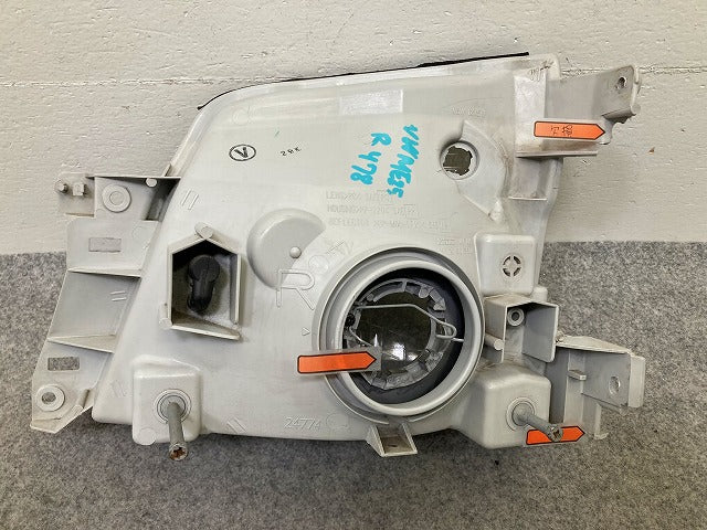 キャラバン E25/CQGE25/CWGE25/QE25/QGE25/SE25/SGE25 純正 右 ヘッドライト/ランプ ハロゲン KOITO 100-24774 日産(149089)