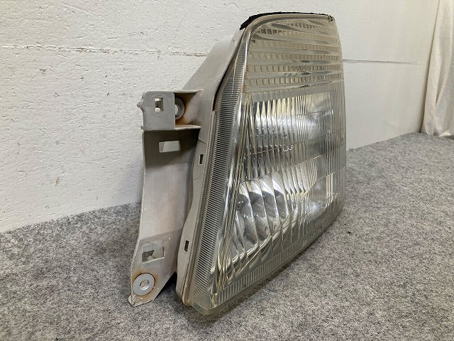 キャラバン E25/CQGE25/CWGE25/QE25/QGE25/SE25/SGE25 純正 左 ヘッドライト/ランプ ハロゲン 刻印V KOITO 100-24774 日産(149111)