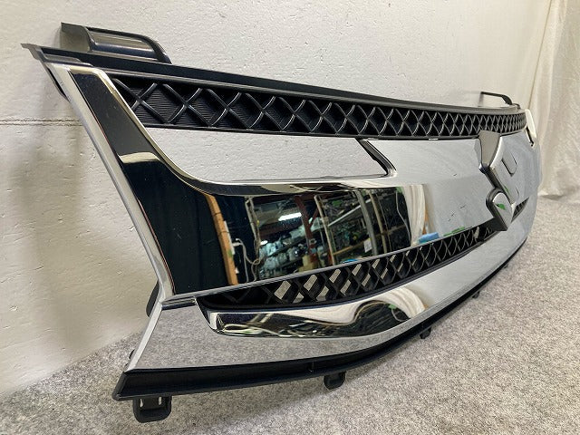 スペーシア MK42S  純正 後期 フロント グリル/ラジエーターグリル カメラ穴付 71741-65R1 スズキ(149119)