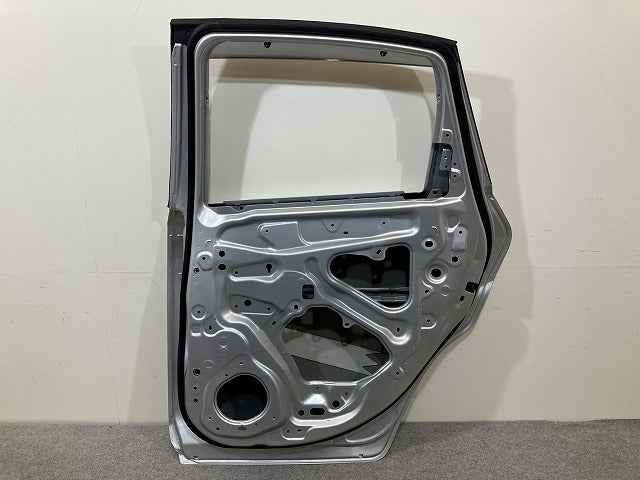 オーラ AURA/ノート NOTE FE13/FSNE13/E13/SNE13 純正 右 ドア バイザー付 ブリリアントシルバーメタリック K23 日産(149008)