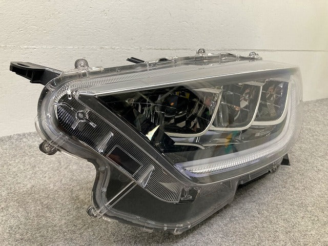 ヤリス KSP210/MXPA10/MXPA15/MXPH10/MXPH15 MXPH14/MXPH17 純正 左 ヘッドライト/ランプ LED レベ 刻印K2 KOITO K0-3 トヨタ(149140)
