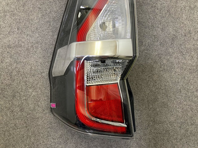 セレナ ハイウェイスター/C27/GFC27/GFNC27/GC27/GNC27 純正 後期 左 テールランプ/ライト/レンズ LED KOITO 220-23786 日産(149153)