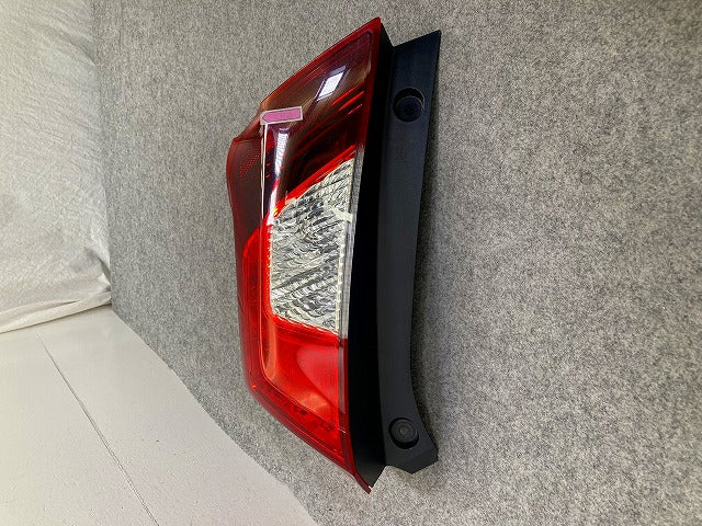 フィット GK3/GK5 純正 右 テールランプ/ライト/レンズ LED STANLEY W1696G ホンダ(149167)